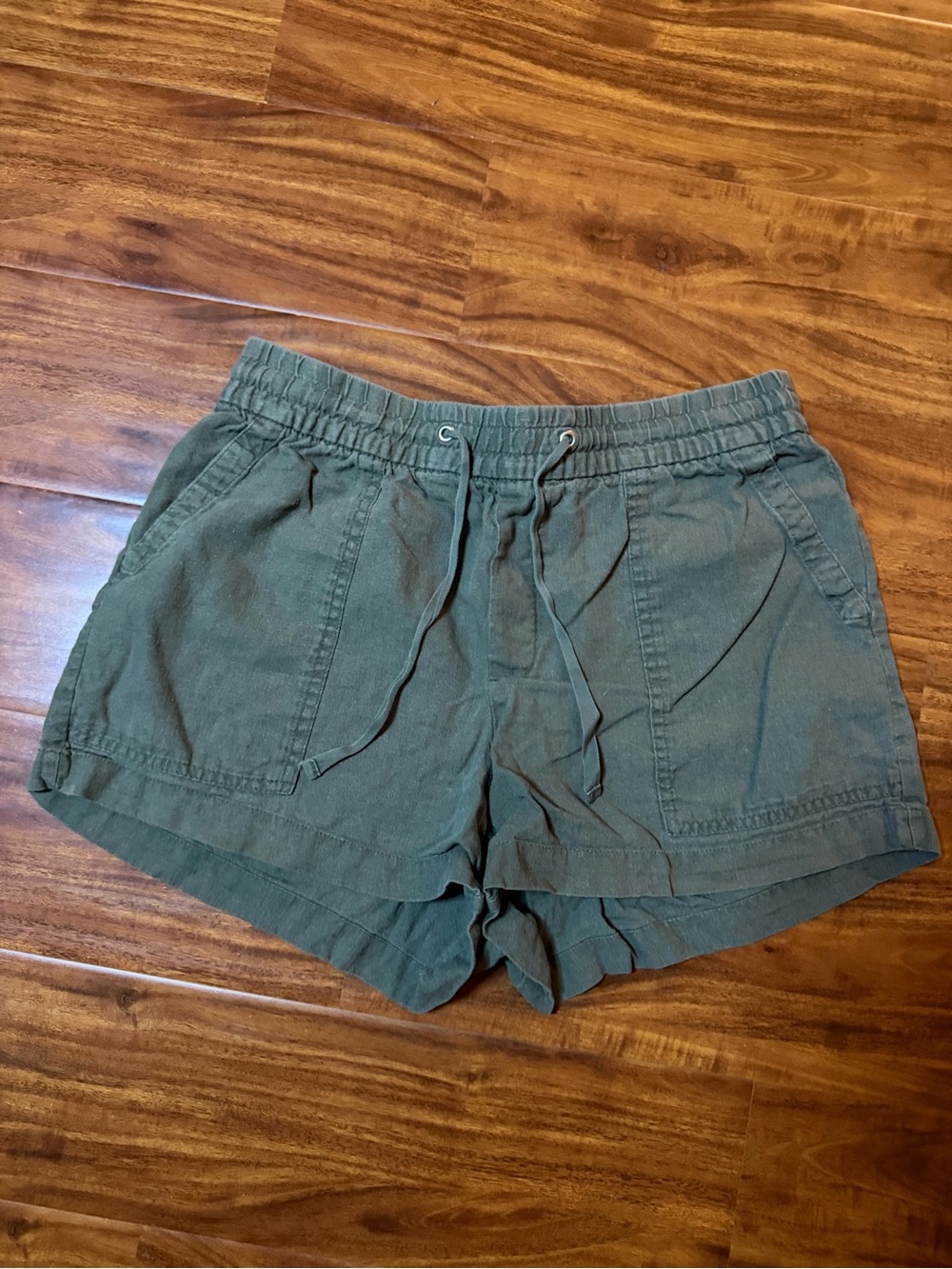 Gap | Relaxed Drawstring Women’s Shorts in Olive Green